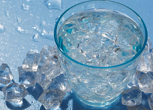 Талая вода: польза и вред для организма, как правильно сделать